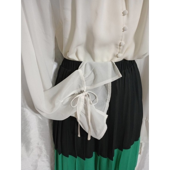 MODCLOTH Cream Ivory Top Flutter sleeve Blouse - Picture 5 of 7